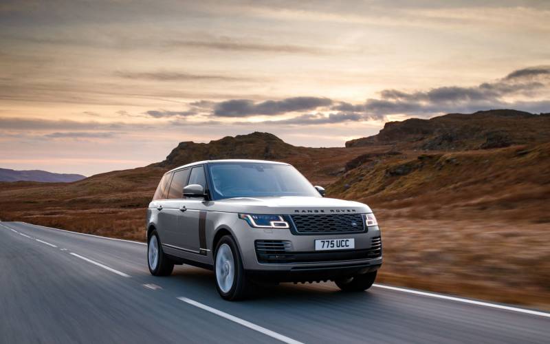 Comparison Land Rover Range Rover P400e HSE 2020 vs Land